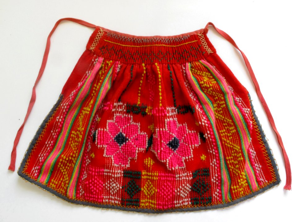 Girl's apron - Portugal