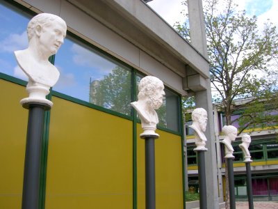 Gipsbüsten Willibald-Gymnasium (2020-04 6)