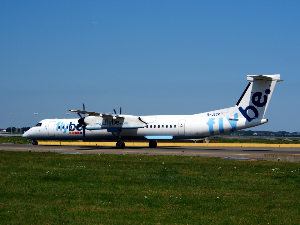 G-JECP Flybe De Havilland Canada DHC-8-402Q Dash 8 - cn 4136 taxiing 21july2013 pic-002
