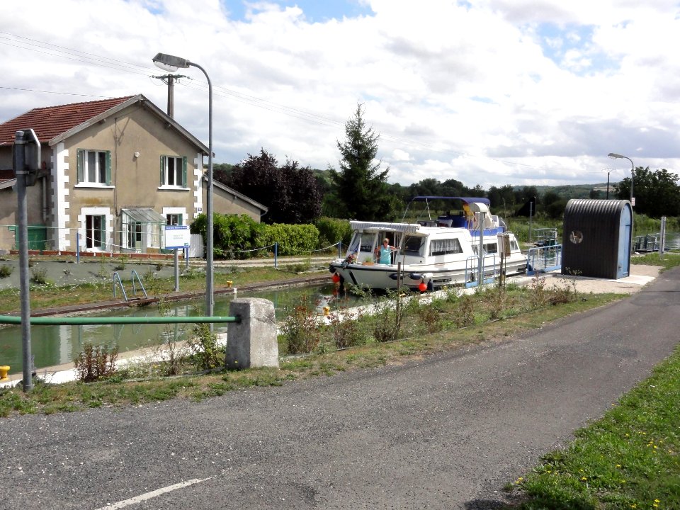 Givrauval (Meuse) Canal de la Marne au Rhin, écluse