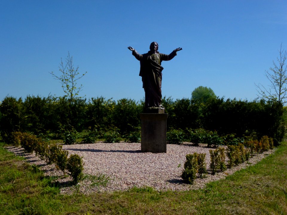 Giverville (Eure, Fr) statue Sacré-Coeur
