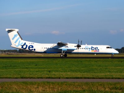 G-JECR, De Havilland Canada DHC-8-402Q Dash 8 landing pic2