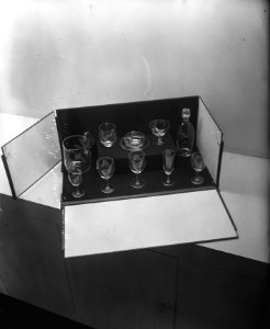 Glasfabriek Leerdam vervaardigd een kristallen drinkservies voor het huwelijk va, Bestanddeelnr 902-4542