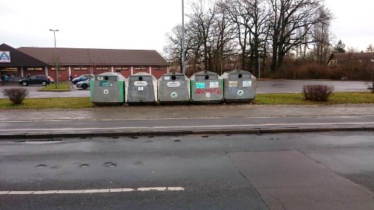 Glasabfalltonnen Berlin Chemnitzer Str 177