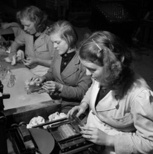 Glasblazen Leerdam zuiglessen, Bestanddeelnr 901-9733