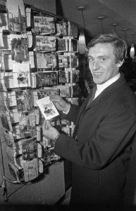 Glasgow Rangers in Hiltonhotel te Amsterdam. Colin Stein bij ansichtkaarten, Bestanddeelnr 922-0130