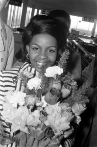 Gladys Knight (and the Pips) op Schiphol (zullen optreden op Grand Gala ), Bestanddeelnr 922-1673