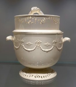 Glacier made in three parts, 1770-1775, Queen's ware - Wedgwood Museum - Barlaston, Stoke-on-Trent, England - DSC09539