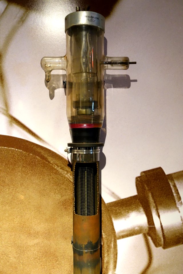 GL-862A Broadcast Transmitting Triode, water cooled, General Electric, c. 1930 - National Electronics Museum - DSC00179