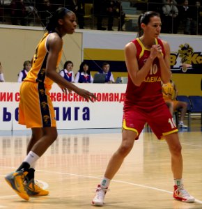 Glory Johnson vs Iva Perovanović 6