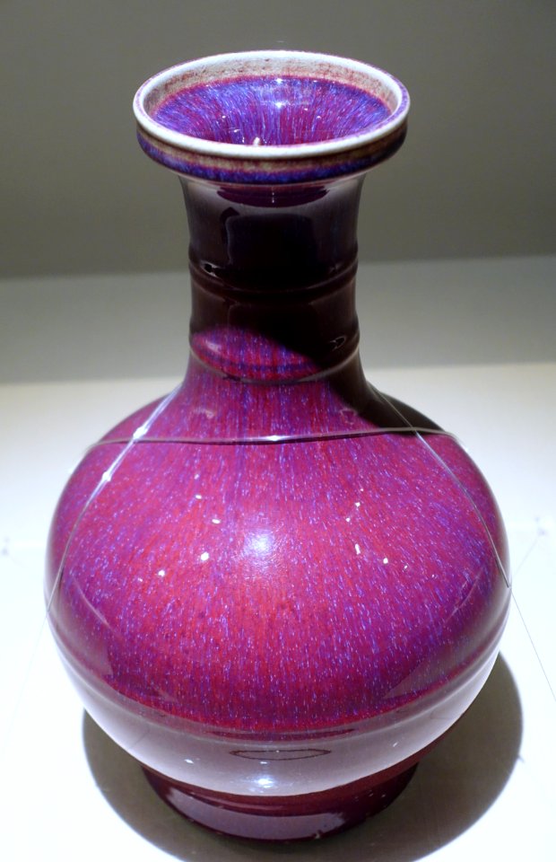 Globular tall-neck vase, China, Jingdezhen kiln, Qing dynasty, flambe red glaze - Matsuoka Museum of Art - Tokyo, Japan - DSC07257