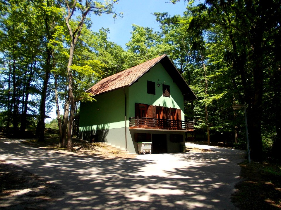 Globoko Hunting Lodge 03