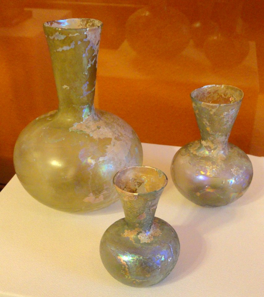 Glass vessels - George Walter Vincent Smith Art Museum - DSC03673