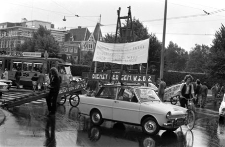 Glazenwassers van gemeente Amsterdam demonstreren tegen tariefsverlaging, Bestanddeelnr 927-4132