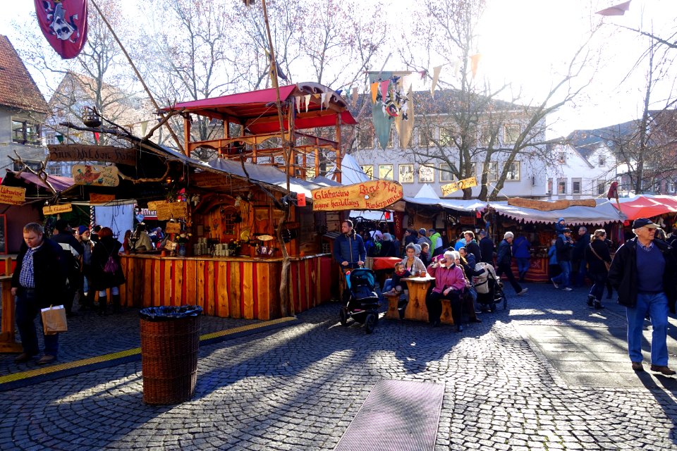 Gluhweine - Mittelaltermarkt und Weihnachtsmarkt - Esslingen am Neckar, Germany - DSC04046