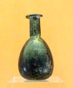 Glassware, unidentified, probably ancient - Museo Nacional de Artes Decorativas - Madrid, Spain - DSC08246