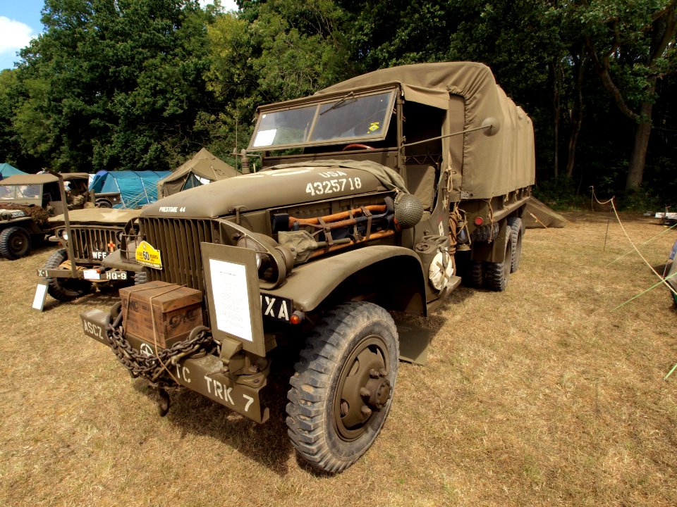 GMC CCKW-353 Truck, 2.5-ton, 6x6, Cargo w-Winch, USA 4325718 pic