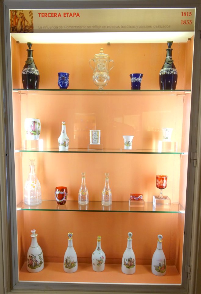 Glassware display, Period 3, 1815-1833 AD - Museo Nacional de Artes Decorativas - Madrid, Spain - DSC08271
