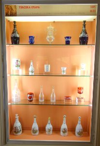 Glassware display, Period 3, 1815-1833 AD - Museo Nacional de Artes Decorativas - Madrid, Spain - DSC08271