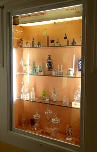Glassware display, brief history 575 BC to 1850 AD - Museo Nacional de Artes Decorativas - Madrid, Spain - DSC08238