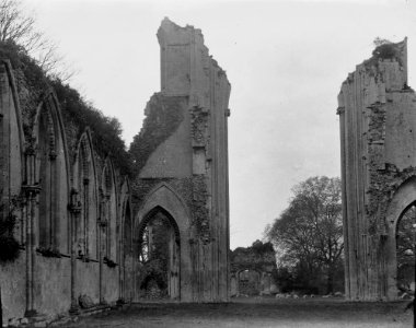 Glastonbury Abbey ruins (1293714)