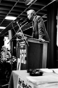 Glastra van Loon tijdens rede, Bestanddeelnr 930-5134
