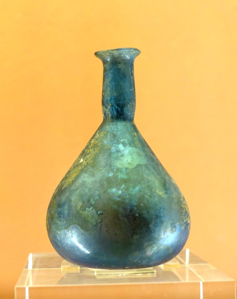 Glassware, unidentified, probably ancient - Museo Nacional de Artes Decorativas - Madrid, Spain - DSC08245