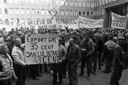 Glastuinders protesteren bij minister Braks (Landbouw) tegen verhoging gasprijze, Bestanddeelnr 932-8955