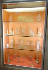 Glassware display, Period 1, 1727-1770 AD - Museo Nacional de Artes Decorativas - Madrid, Spain - DSC08256