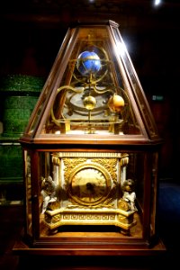 Globe clock by Philipp Gottfried Schaudt, c. 1785, wood, enamel, brass, steel, iron, view 2 - Hessisches Landesmuseum Darmstadt - Darmstadt, Germany - DSC00454