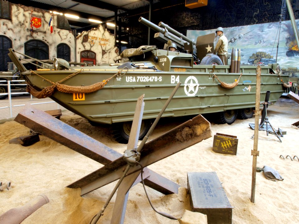 GMC DUKW-353 6x6 G-501 USA 7026478-S 33384 B4 'Mermaid' pic1