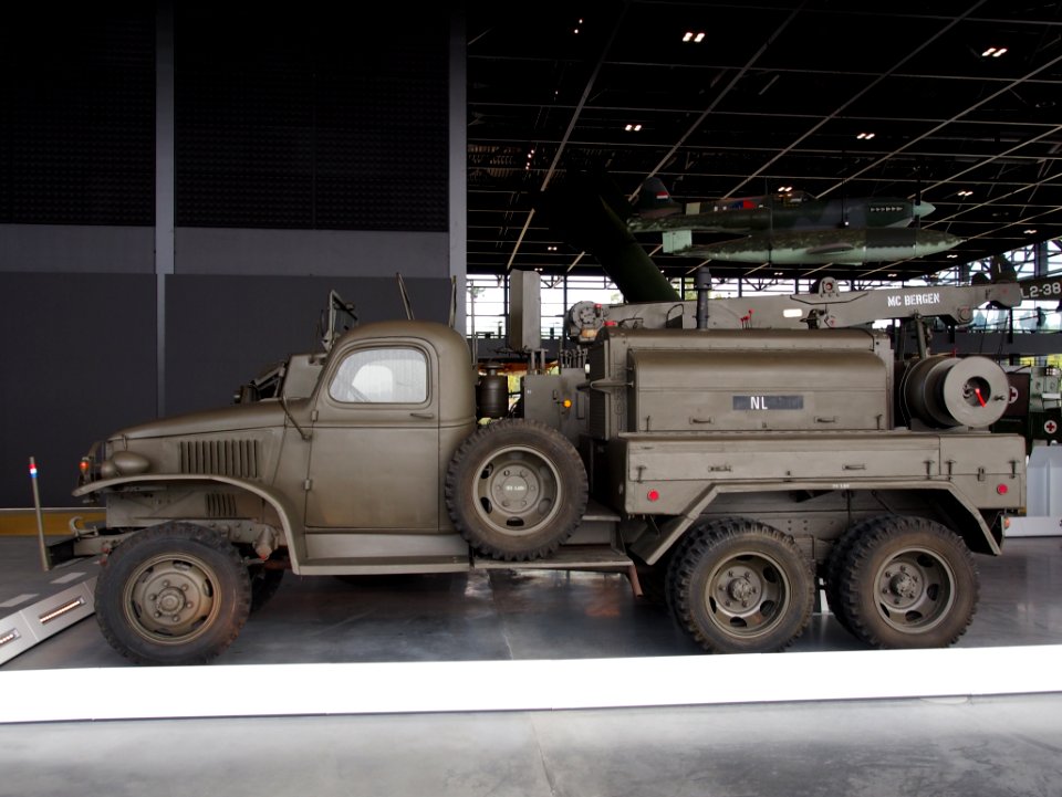 GMC CCKW 353 Compressor at the museum pic2