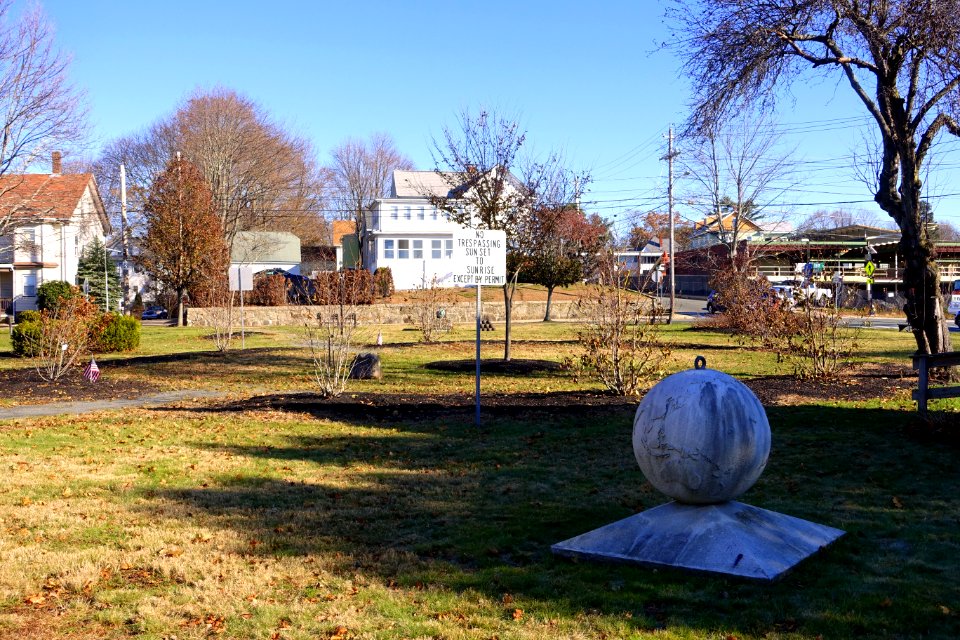 Globe - Faxon Veterans Memorial Park - Stoughton, Massachusetts - DSC01795