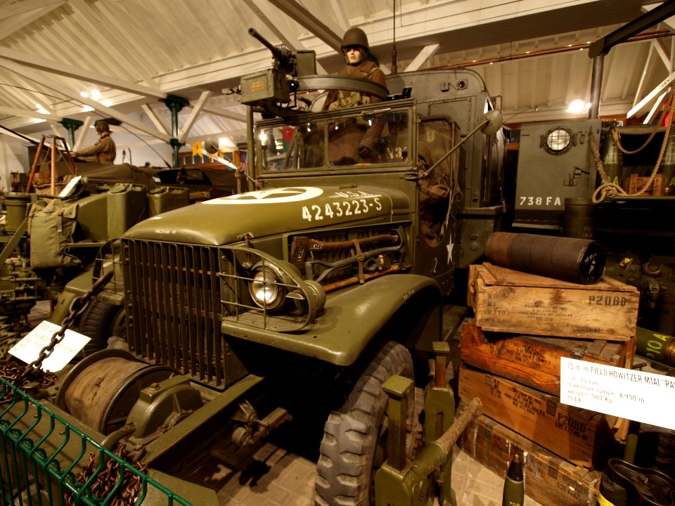 GMC CCKW-353 (6x6) with communication shelter pic1