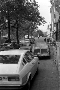 Gedeelte van Reguliersgracht heeft trottoirs gekregen Amsterdam, autos op gracht, Bestanddeelnr 924-9795