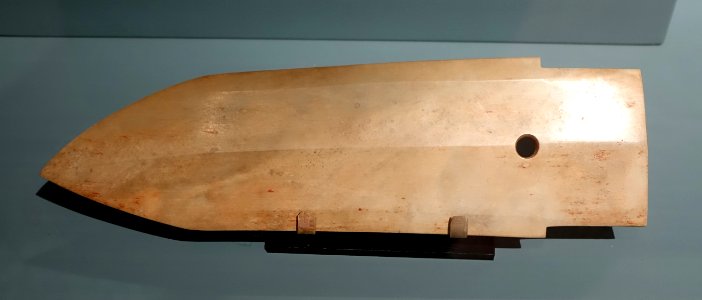 Ge (ceremonial dagger axe), China, Shang dynasty, 12th-11th century BC, jade - Middlebury College Museum of Art - Middlebury, VT - DSC08195