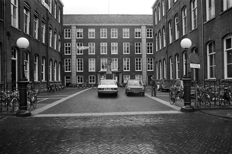 Gedeelte Landbouwhogeschool in Wageningen bezet uit prote tegen de emancipatien, Bestanddeelnr 930-7101
