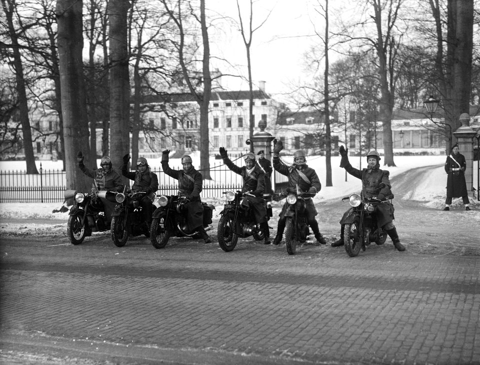 Geboorte prinses Marijke Christina. Leden van de motorclub De Knalpiepers ui, Bestanddeelnr 902-0439
