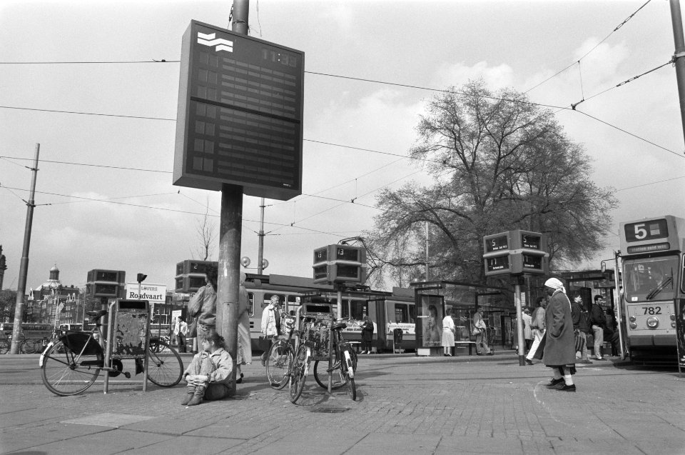 Geautomatiseerd informatiesysteem voor tramreizigers op het Stationsplein in Ams, Bestanddeelnr 934-2366