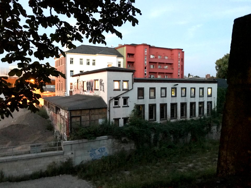 Gebäude Ebertplatz Dresden (aus richtung Weißeritz)