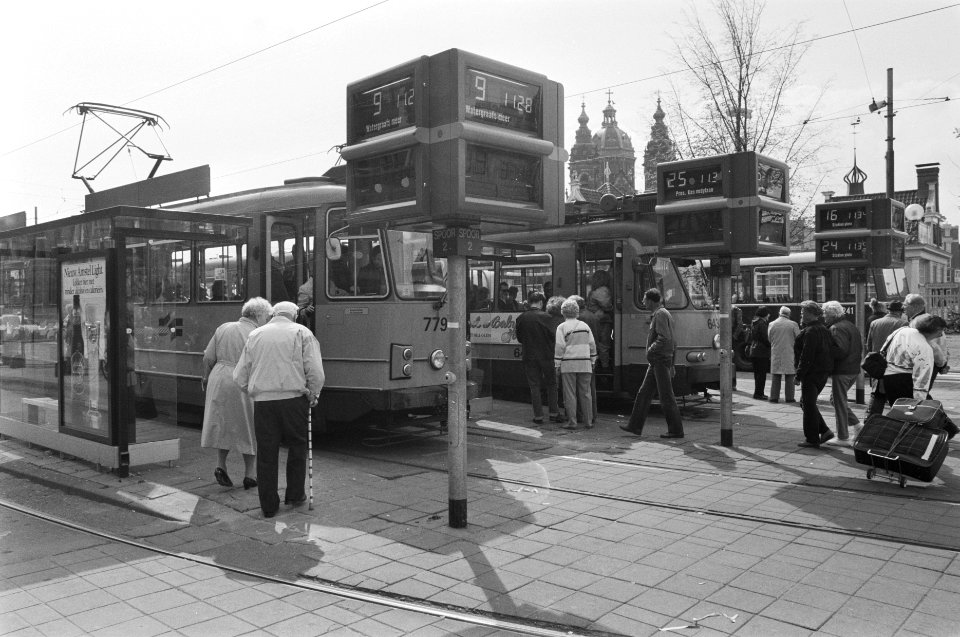 Geautomatiseerd informatiesysteem voor tramreizigers op het Stationsplein in Ams, Bestanddeelnr 934-2367