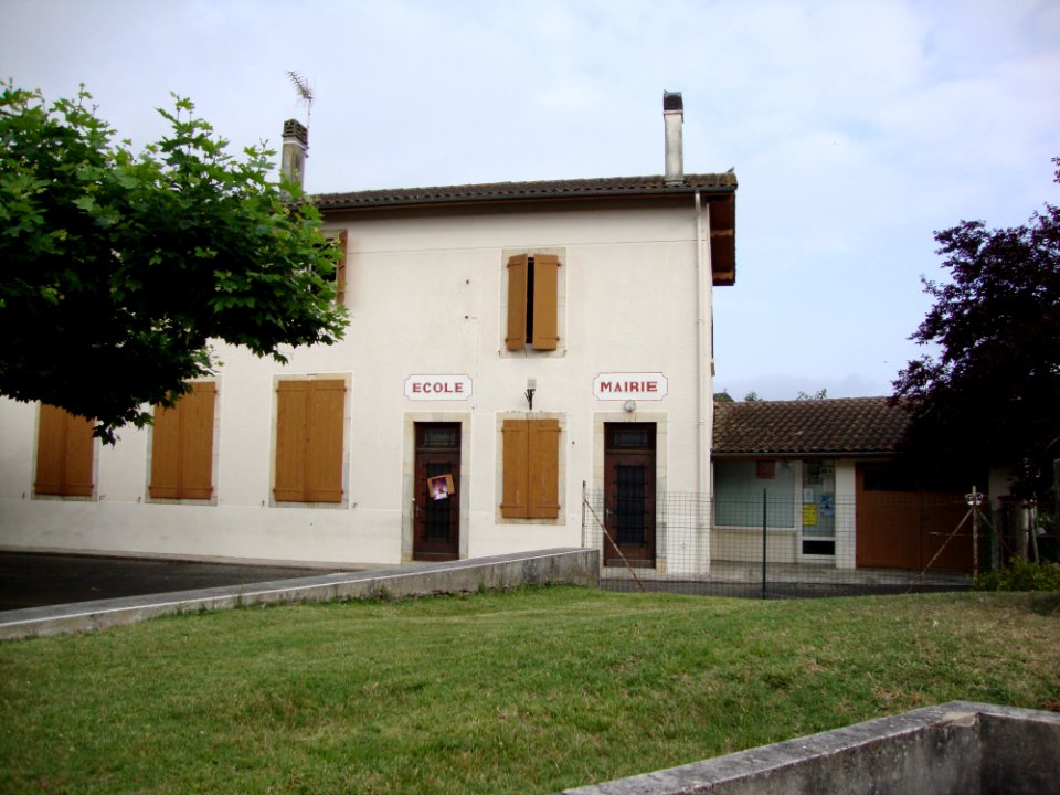 Geüs-d'Oloron (Pyr-Atl, Fr) mairie - école