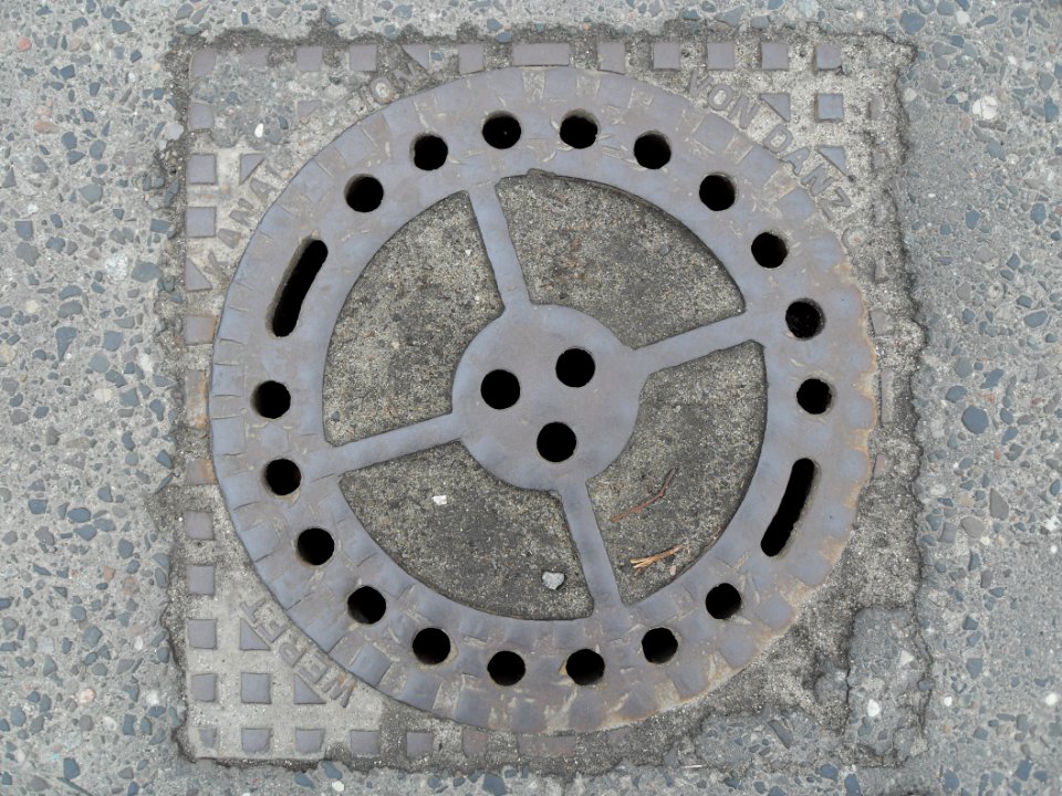 Gdańsk pokrywa włazu ulica Drożyny