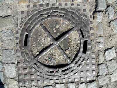 Gdańsk pokrywa włazu ul. Srebrniki