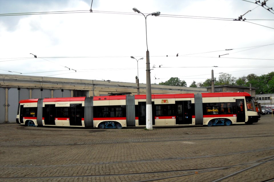 Gdańsk PESA 120Na na niebieskich wózkach
