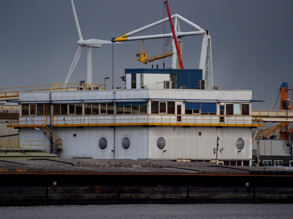 Gebouw bij de Mercuriushaven, Port of Amsterdam