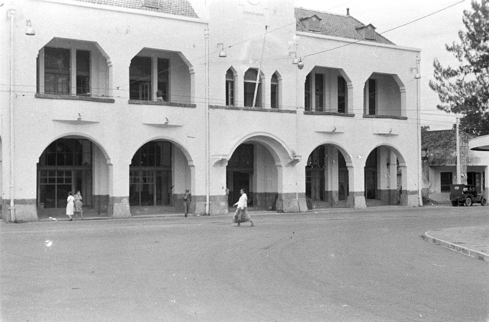 Gebouw in een stad, Bestanddeelnr 140-3-2
