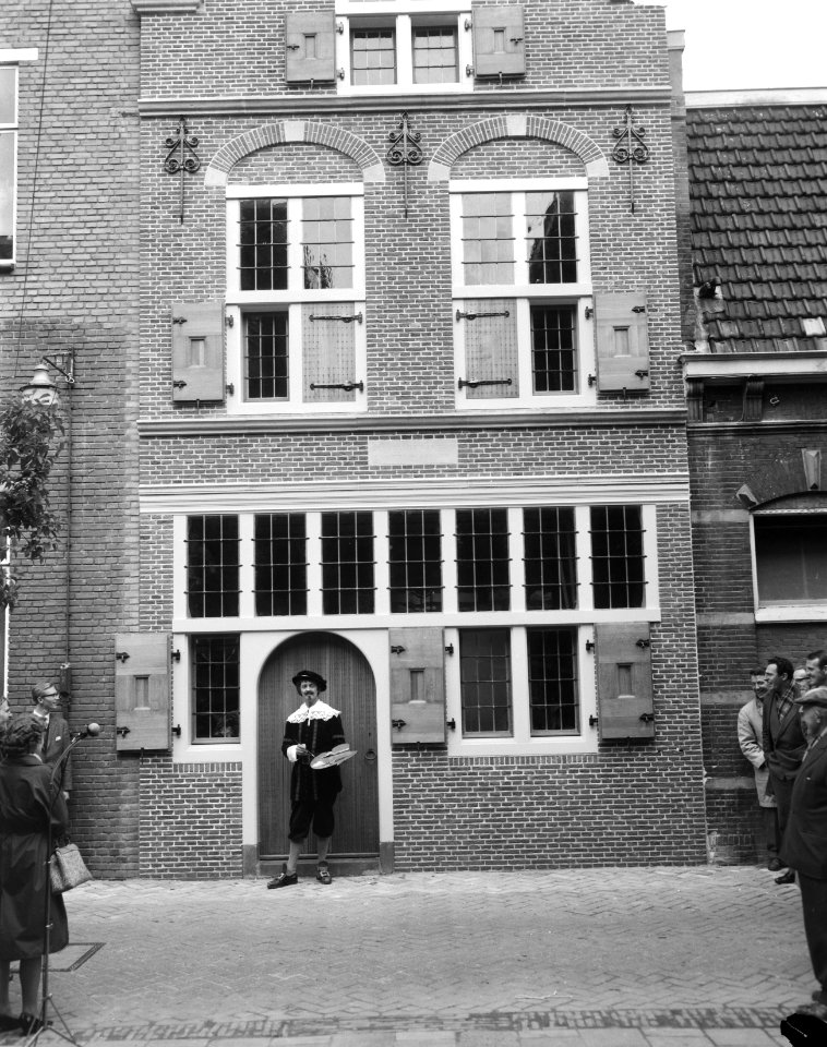 Geboortehuis van Rembrandt herbouwd aan de Weddesteeg te Leiden, de gevel, Bestanddeelnr 915-1571