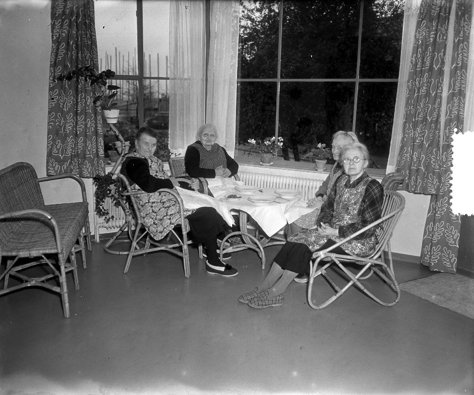 Gebouw en Internationaal Tehuis voor Ouderen van Dagen Huis en Haard te Arnhem, Bestanddeelnr 905-5038