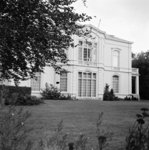 Gebouw gezien van tuinzijde, Bestanddeelnr 900-7413